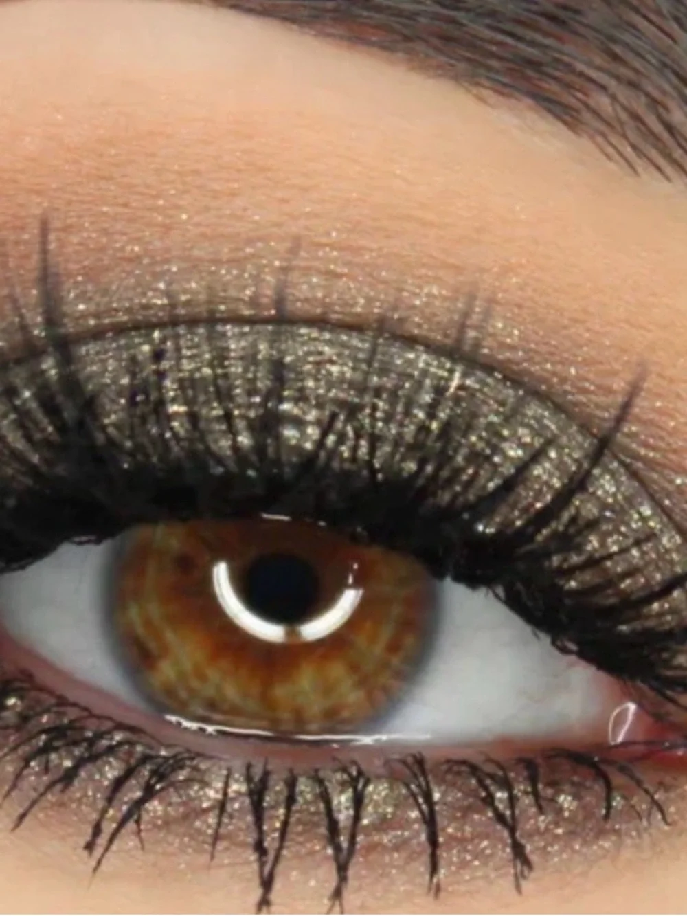 Metallic eye sparkle